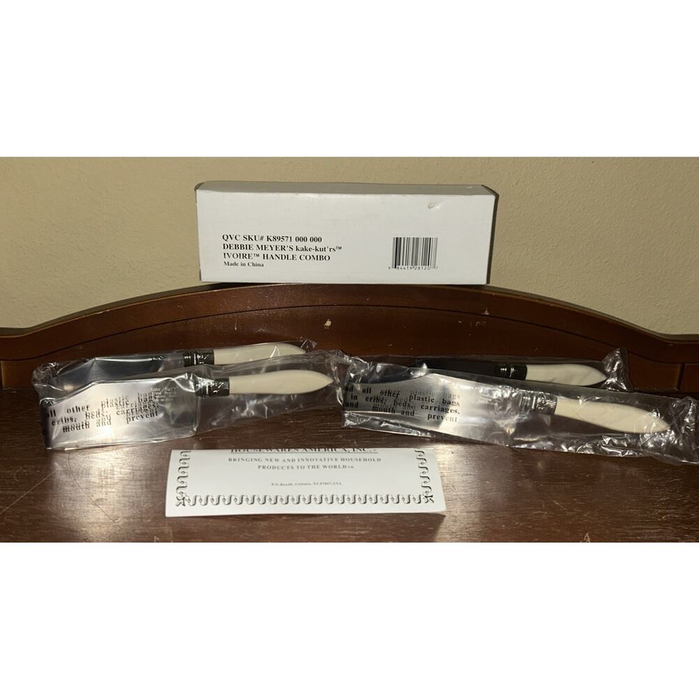 Debbie Meyer Cake Cutter Stainless Steel Set Lot of 2 Ivory New In Box